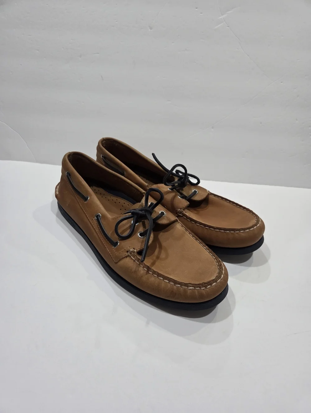 Sperry Tan Leather Boat Shoes with Dark Navy Laces Sz.13M